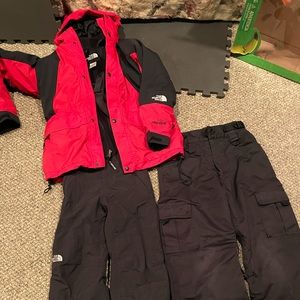 The North Face boys Medium 10-12 shell and zip in Fleece  2 pair ski pants